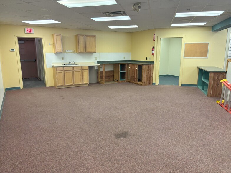 More Photos Of 185 Townsend Ave, Boothbay Harbor Storefront For Lease