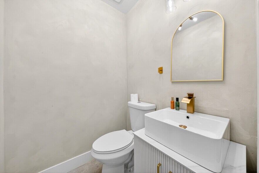 More Photos Of 12301-12327 SW 133rd Ct, Miami Light Distribution For Lease