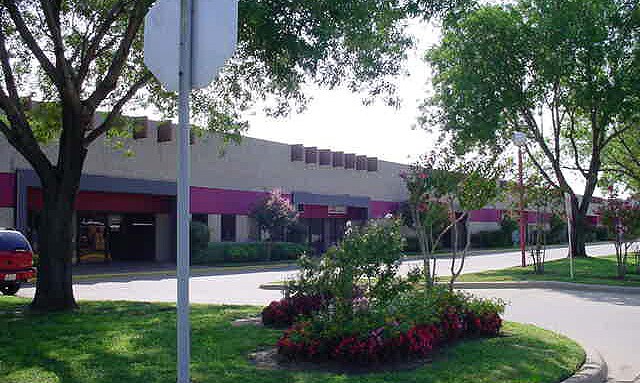 Primary Photo Of 2400-2426 Arbuckle Ct, Dallas Light Manufacturing For Lease
