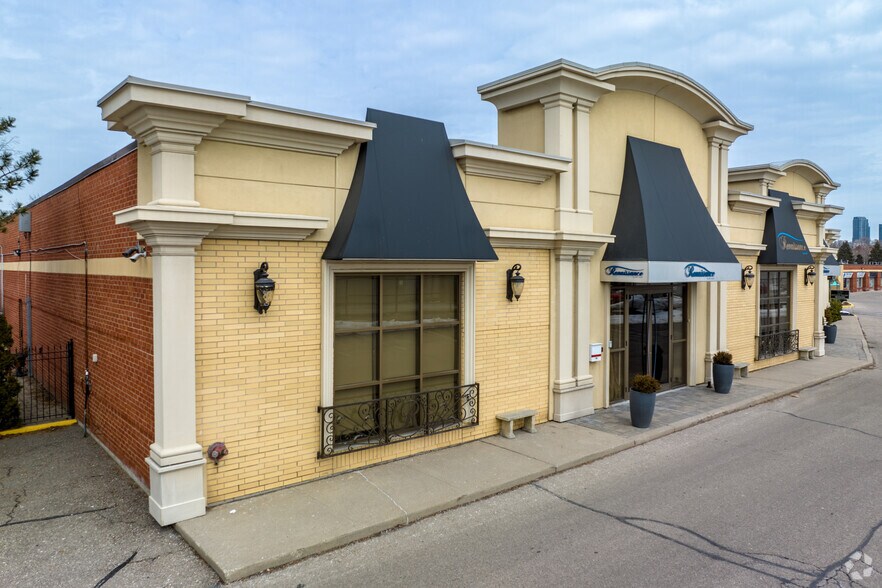 More Photos Of 3045 Southcreek Rd, Mississauga Showroom For Sale