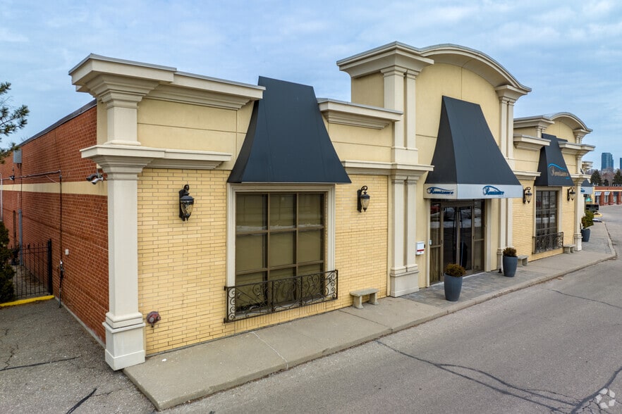 More Photos Of 3045 Southcreek Rd, Mississauga Showroom For Sale