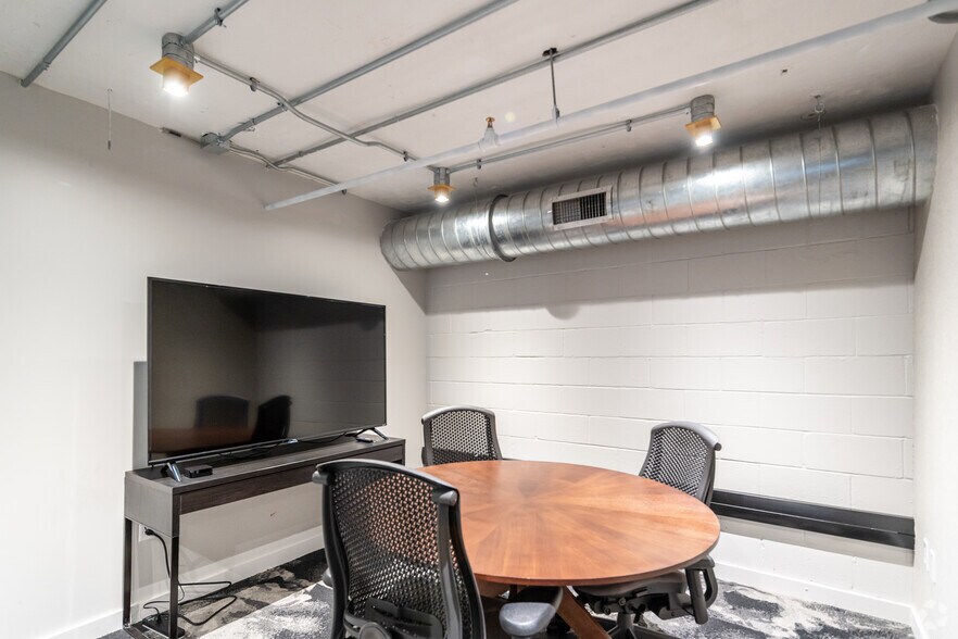 More Photos Of 603 Munger Ave, Dallas Office For Lease