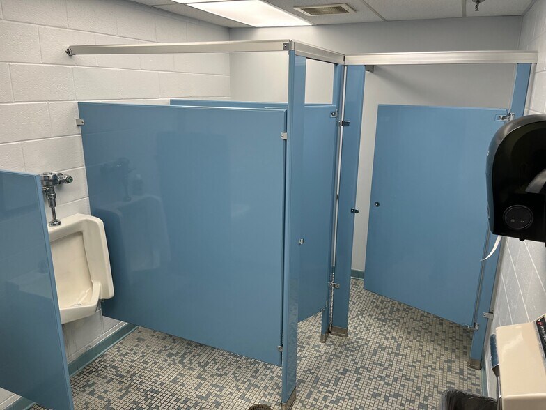 More Photos Of 1170 E Main Rd, Portsmouth Unknown For Sale