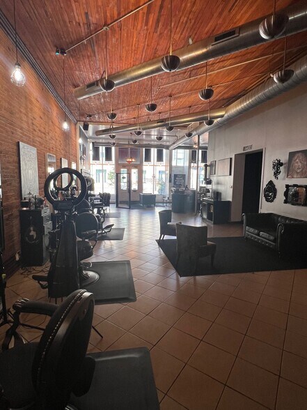 More Photos Of 418-420 E State St, Rockford Storefront For Sale