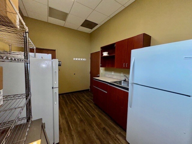 More Photos Of 640 N Fountain Ave, Springfield Freestanding For Sale