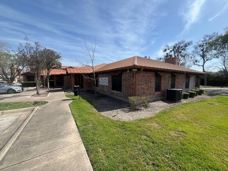 More Photos Of 821 Grand Avenue Pky, Pflugerville Medical For Lease
