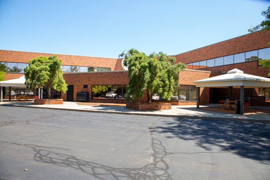 More Photos Of 100 S Shore Dr, East Haven Medical For Lease