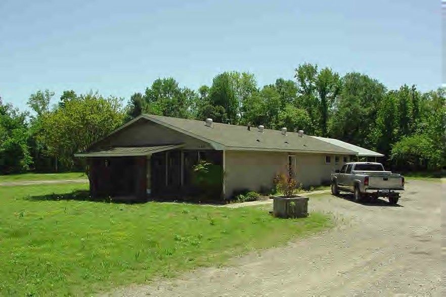 Primary Photo Of 1408 E Main St, Clarksville Storefront Retail Office For Lease