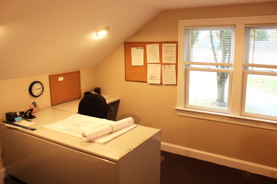 More Photos Of 205 State Route 31 N, Washington Office Residential For Lease