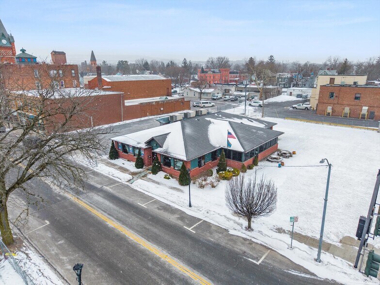 More Photos Of 212 Main St, Oneida General Retail For Sale