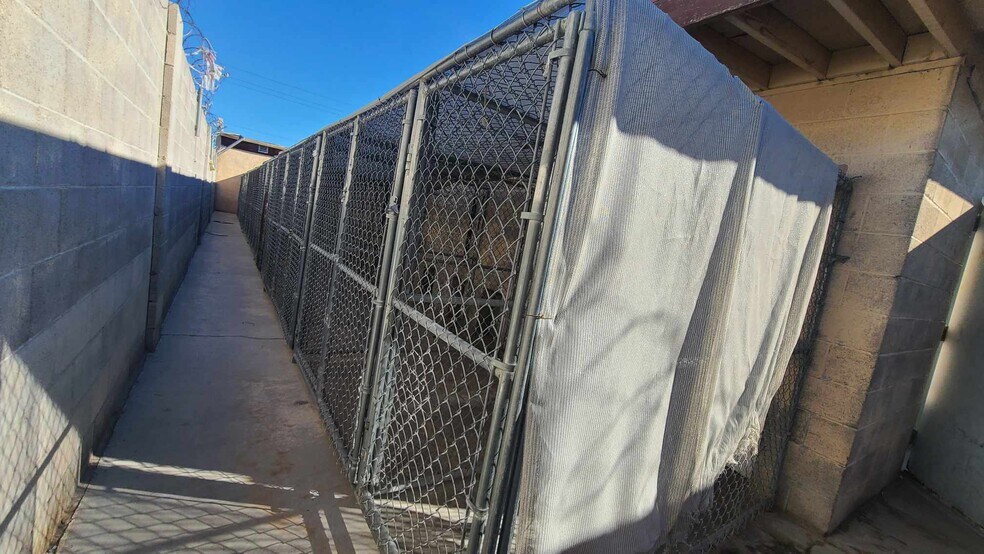 More Photos Of 2225 N Nellis Blvd, Las Vegas Veterinarian Kennel For Lease