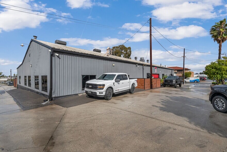 More Photos Of 2637 Saint Louis Ave, Signal Hill Warehouse For Sale