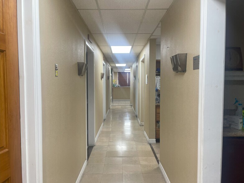 More Photos Of 11036-11046 Washington Blvd, Whittier Loft Creative Space For Lease