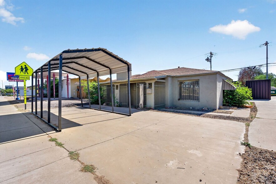 More Photos Of 4401 N 16th St, Phoenix Freestanding For Lease