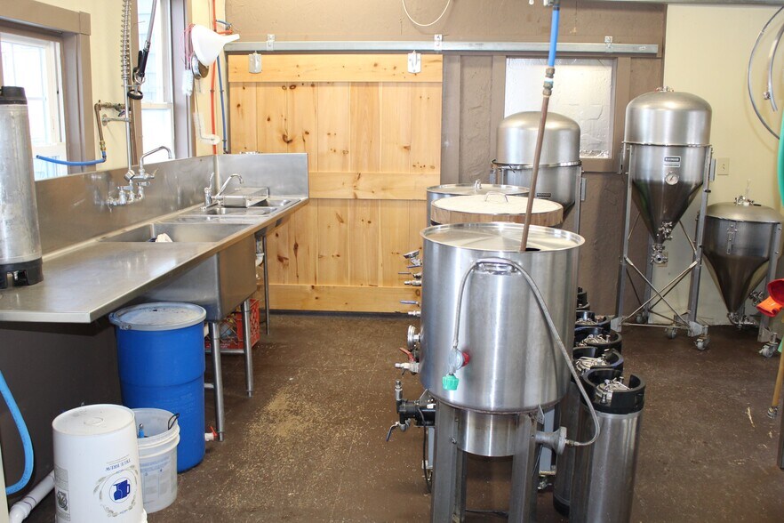 More Photos Of 894 Moosehead Trl, Jackson Sports And Entertainment For Sale