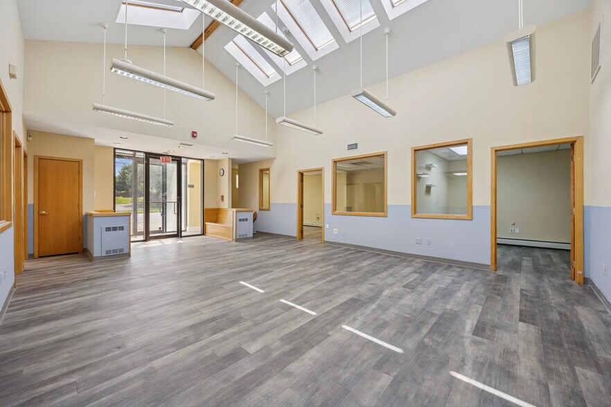 More Photos Of 511 W Chester Pike, Havertown Office For Sale