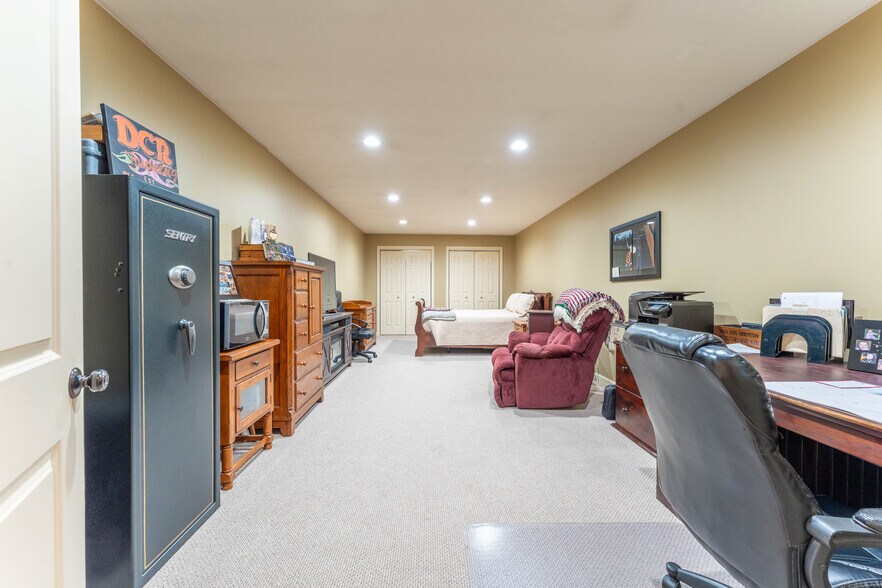 More Photos Of 110 Wauregan Rd, Canterbury Flex For Sale