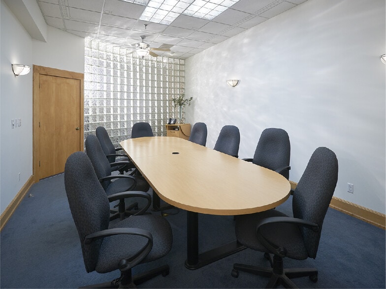 More Photos Of 14 7th Ave N, Saint Cloud Office For Sale