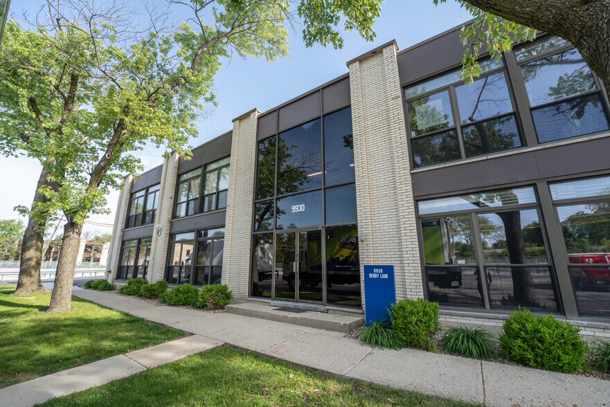 Primary Photo Of 9930 Derby Ln, Westchester Office For Sale