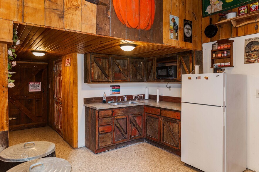 More Photos Of 22413 Highway C, Lawson Specialty For Sale