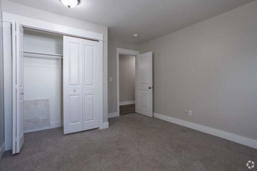 More Photos Of 321 N Butler Blvd, Lansing Apartments For Sale