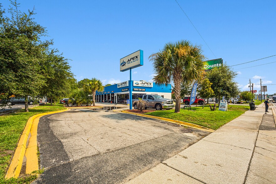 More Photos Of 5717 University Blvd W, Jacksonville Auto Repair For Sale