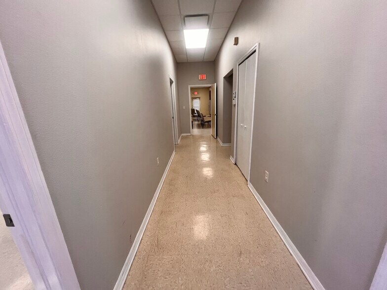 More Photos Of 5338 Primrose Lake Cir, Tampa Office For Sale