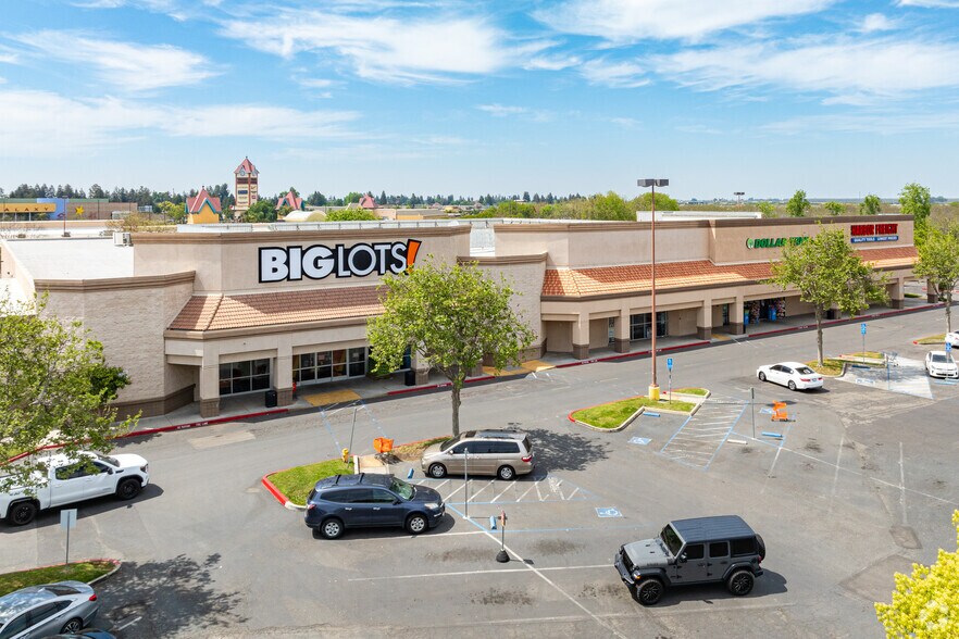 Primary Photo Of 1675 Hillman St, Tulare Freestanding For Lease