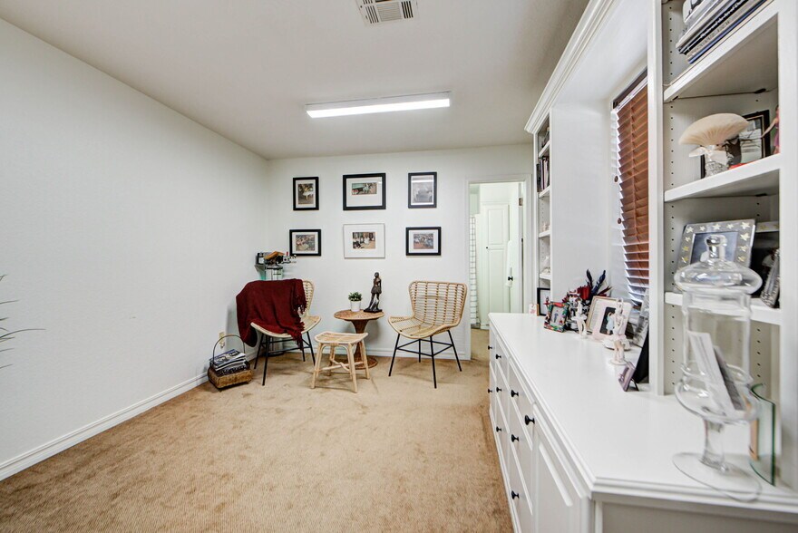 More Photos Of 2433 Wilcox Dr, Norman Freestanding For Lease