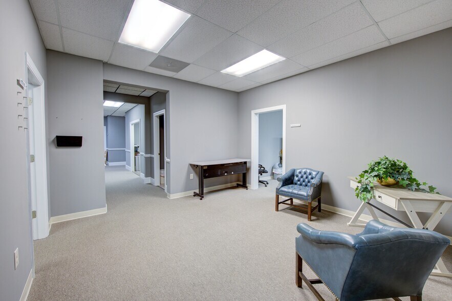 More Photos Of 475 Industrial Dr, Lexington Showroom For Sale