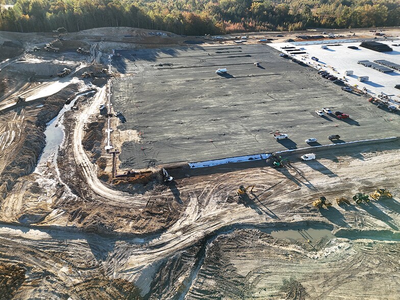 More Photos Of 211 Centreport Pky, Fredericksburg Warehouse For Lease