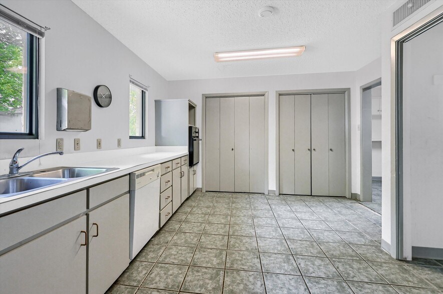 More Photos Of 815 Pecan Grove Rd E, Sherman Medical For Sale