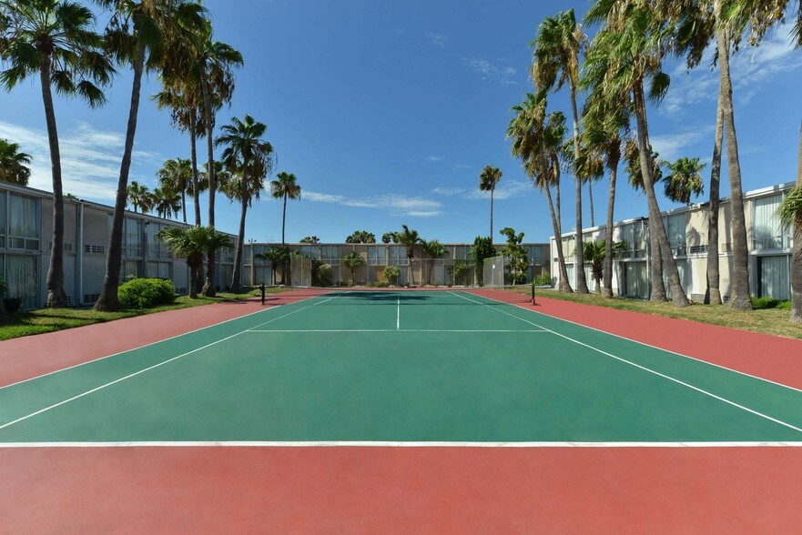 More Photos Of 910 Corn Products Rd, Corpus Christi Hotel For Sale