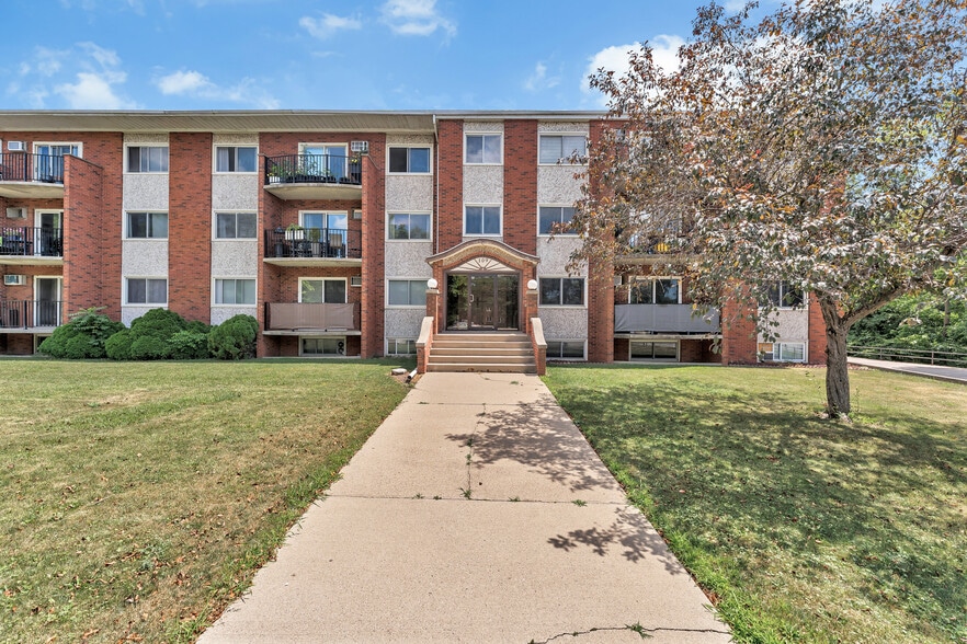 More Photos Of 109 Division St N, Kingsville Apartments For Sale