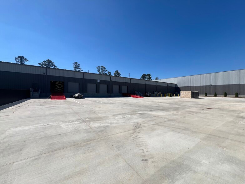 More Photos Of 1001 Moba Dr, Peachtree City Warehouse For Lease