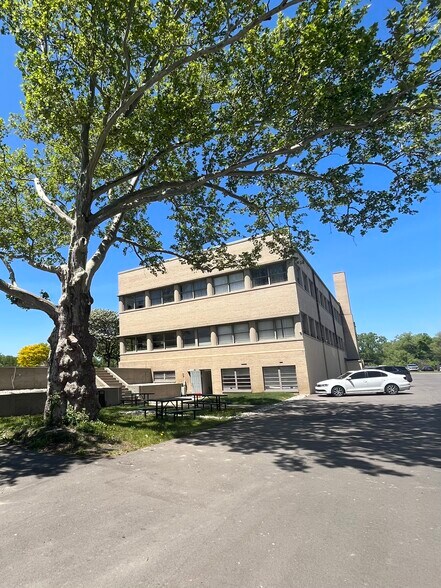 More Photos Of 6841 N Rochester Rd, Rochester Hills Office For Sale