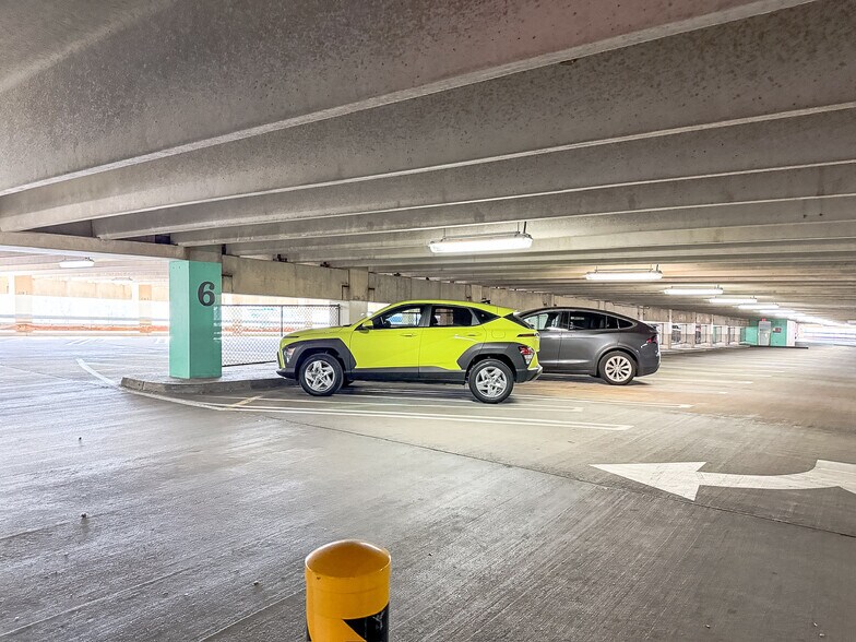 More Photos Of 100 N Queen St, Lancaster Office For Sale