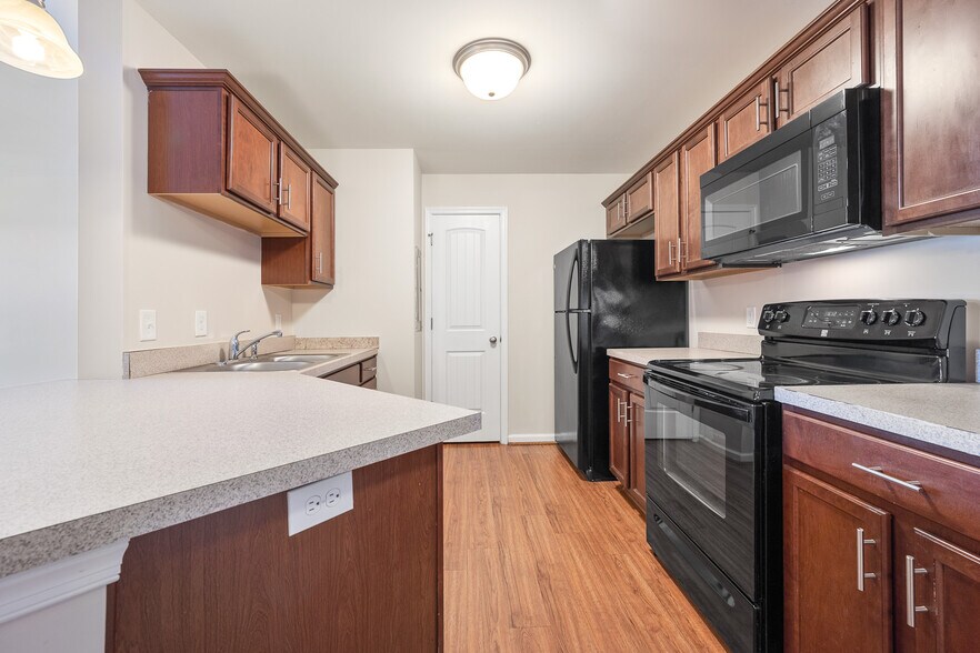 More Photos Of 301 Rotunda St, Lynchburg Apartments For Sale