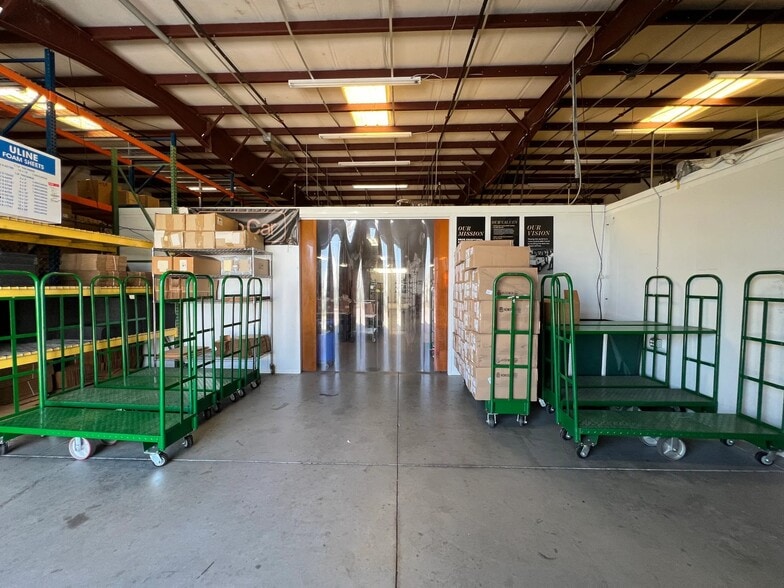 More Photos Of 1074 N Orange Ave, Sarasota Warehouse For Lease