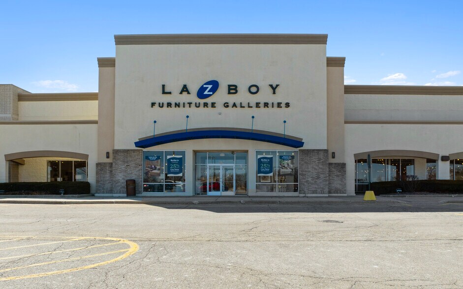 More Photos Of 6609 Grand Ave, Gurnee Storefront For Sale