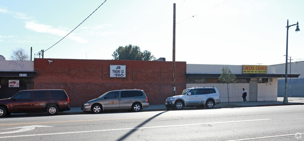 More Photos Of 2312-2320 S Main St, Los Angeles Warehouse For Lease