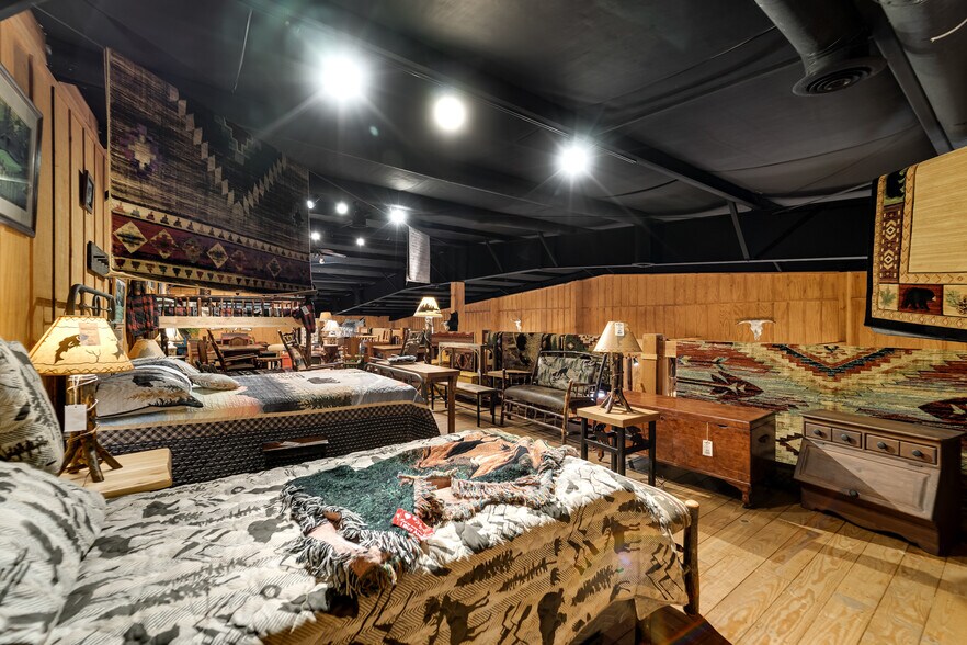 More Photos Of 25 Setser Branch Rd, Franklin Storefront For Sale