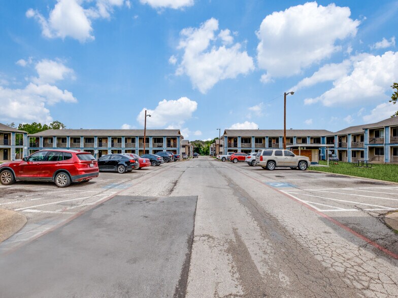More Photos Of 911 W Wheatland Rd, Dallas Apartments For Sale