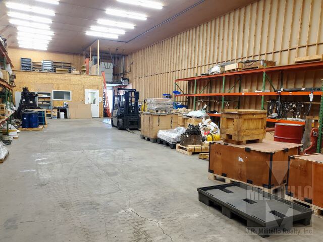 More Photos Of 7510-7512 Porter Rd, Niagara Falls Flex For Lease
