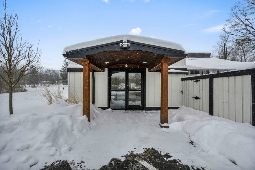 More Photos Of 1929 E Royalton Rd, Broadview Heights Office For Lease