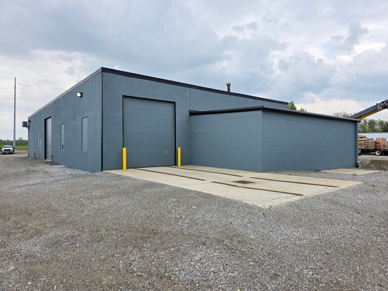 More Photos Of 1359 E Hanthorn Rd, Lima Light Distribution For Lease
