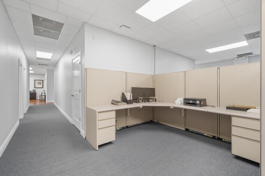 More Photos Of 6812 W Linebaugh Ave, Tampa Medical For Sale