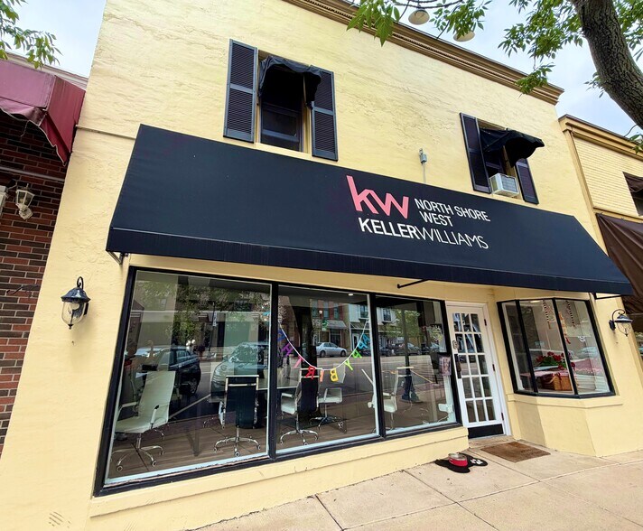 More Photos Of 134 Center St, Grayslake Storefront Retail Residential For Lease
