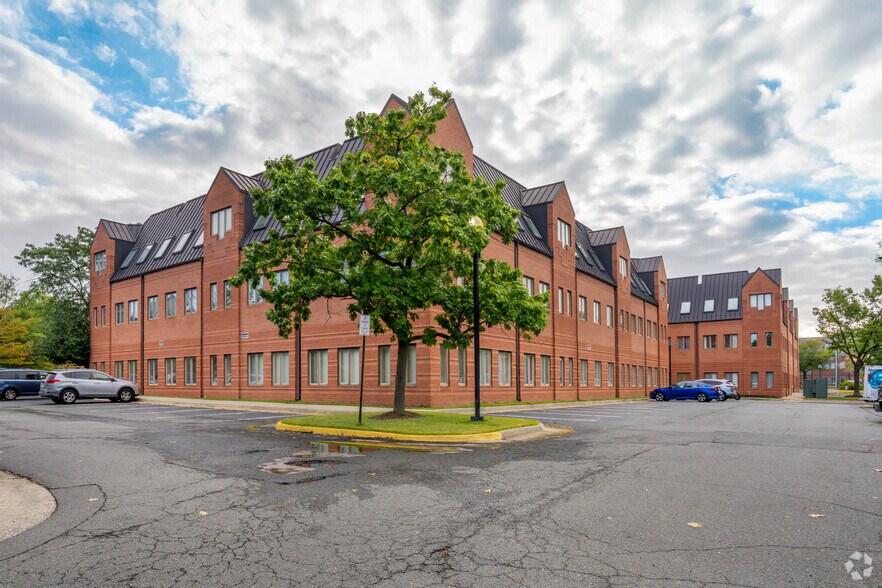 More Photos Of 8233 Old Courthouse Rd, Vienna Medical For Lease