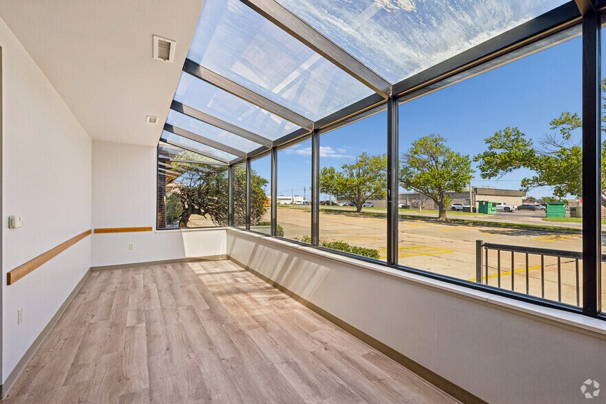 More Photos Of 1709 S Rock Rd, Wichita Medical For Sale